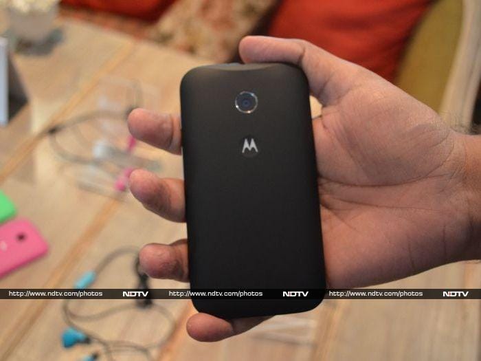The smartphone features a switchable back cover.