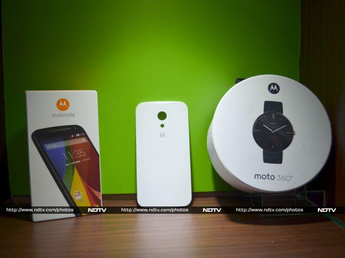 <a href="http://gadgets.ndtv.com/motorola-moto-g-gen-2-1961">Motorola Moto G (Gen 2)</a> has a removable back cover.