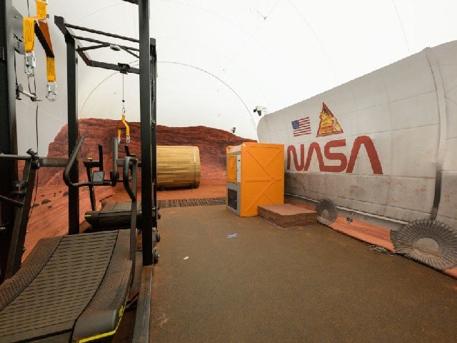 Photo : मंगल ग्रह के लिए Nasa का नया मिशन, बिगबॉस की तरह 4 लोग 1 साल तक ‘सैंडबॉक्‍स' में रहेंगे, जानें पूरी डिटेल