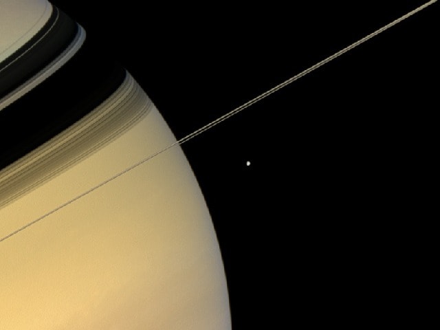 Photo : 927000Km दूर से ऐसा दिखा शनि ग्रह, पीछे जो चंद्रमा है, उसे भी जानिए