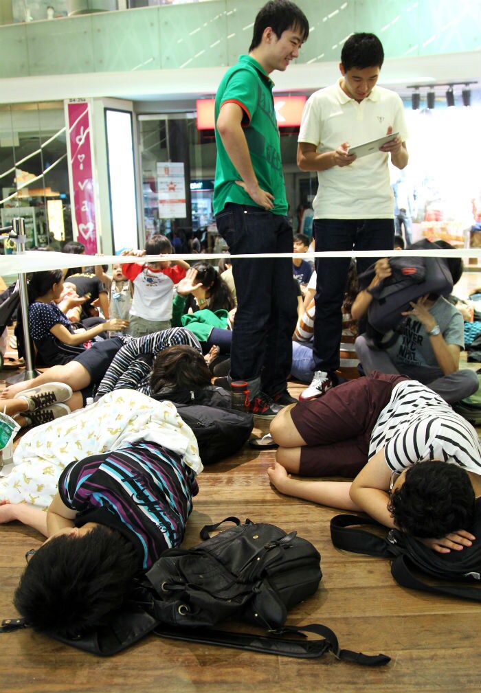 Fans in Singapore camp out just for a chance to grab the new iPad on launch day.