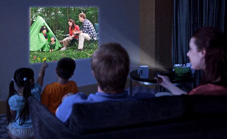 The built-in projector can display image sizes of 5 to 40 inches at a distance of 10 inches to 6 1/2 feet (26 cm to 2 m)
