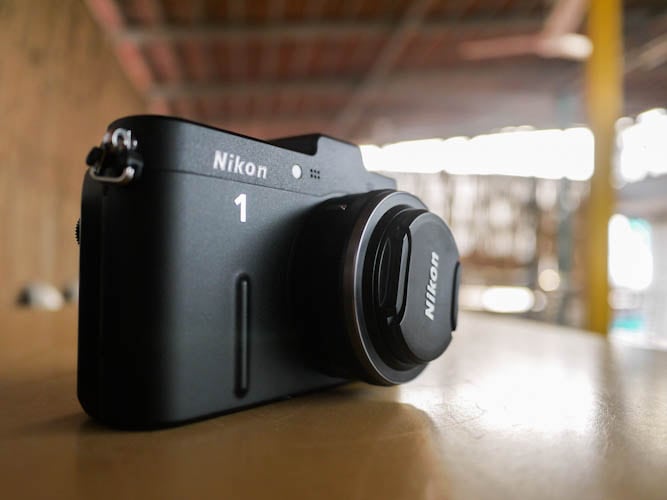 The edges and corners of the Nikon V1 are finely build keeping the size in mind.