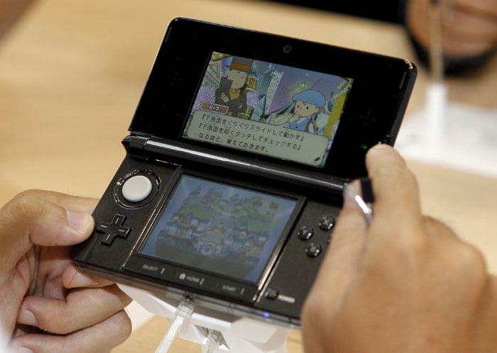The graphical abilities of the device have been enhanced and surpass those of the Nintendo Wii bringing the device in XBOX 360 and PlayStation 3 territories.