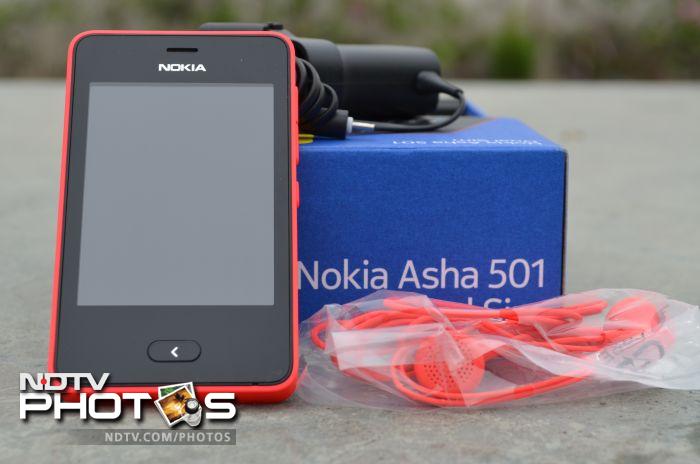 <a href="http://gadgets.ndtv.com/nokia-asha-501-502">Nokia Asha 501</a> comes bundled with earphones and charger.