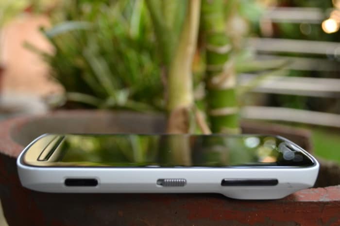 The right side has (left to right) dedicated camera button, lock slider and the volume rocker.