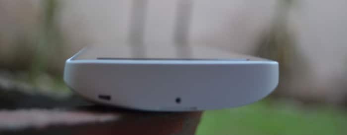 The bottom has a hole for the lanyard (wrist strap) and the second microphone (centre).<br/><br/>The phone's left side (not pictured here) is completely bare.