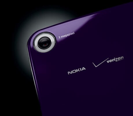 The phone's shortcut buttons provide quick access to messaging, the 3.0 megapixel camera, Web browsing, V CAST Music with Rhapsody, voice commands, and speakerphone options.
