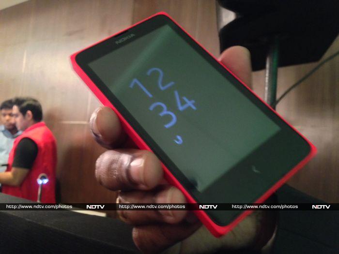 The <a href="http://gadgets.ndtv.com/nokia-x-dual-sim-1311">Nokia X</a> is quite light and easy to hold, but its coated body makes it tough enough to withstand a few falls.