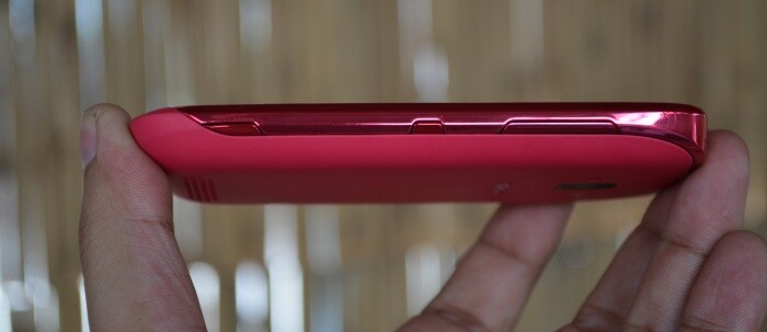 The power button is located on the right along with the volume rocker and a dedicated shutter button.