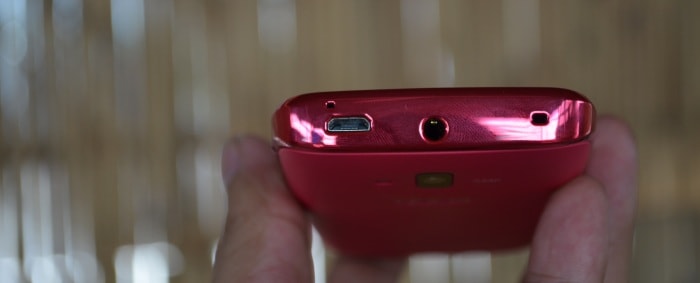The top houses the headphones jack and the Micro-USB port for charging and data transfers.