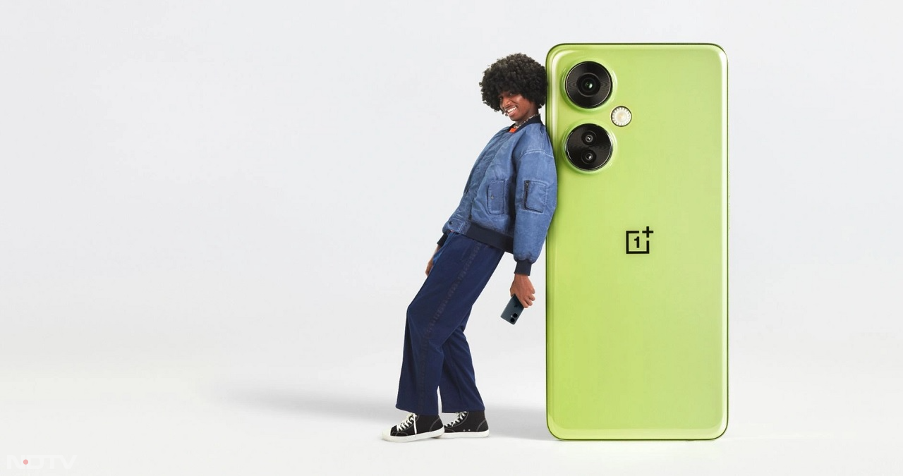 OnePlus Nord CE 3 Lite 5G में 8GB RAM और 8GB वर्चुअल RAM दी गई है। इस फोन में 128GB स्टोरेज ऑप्शन है। वनप्लस के इस फोन में कनेक्टिविटी के लिए 5G, वाई-फाई,  ब्लूटूथ 5.3, यूएसबी टाइप सी पोर्ट और 3.5mm हेडफोन जैक दिया गया है।