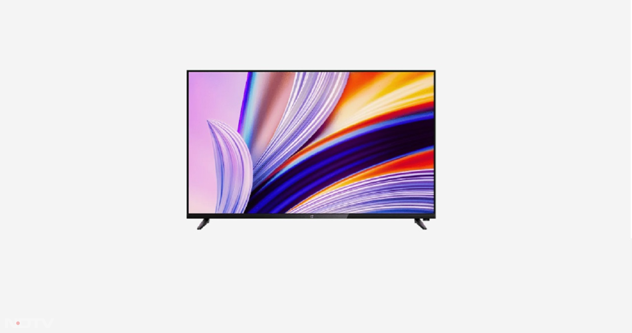 OnePlus Y1 32 inch Smart TV में 32 इंच की LED डिस्प्ले दी गई है, जिसका रेजोल्यूशन HD Ready 1366 x 768 पिक्सल और रिफ्रेश रेट 60Hz है। साउंड के मामले में यह टीवी 20W आउटपुट प्रदान करता है।