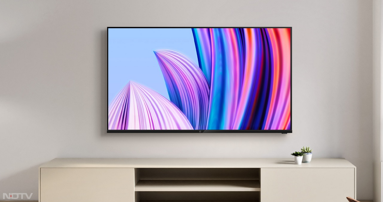 ऑफर की बात की जाए तो OnePlus Y1 40 inch Full HD LED Smart Android TV की कीमत 27,999 रुपये है, लेकिन 21 प्रतिशत डिस्काउंट के बाद 21,999 रुपये में मिल रहा है। यह टीवी 3,667 रुपये प्रति माह नो कॉस्ट ईएमआई पर खरीदा जा सकता है।