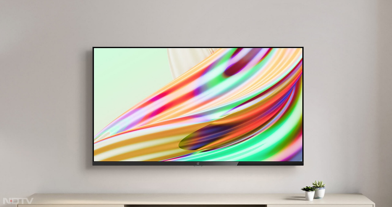 अगर ईएमआई पर खरीदने का प्लान है तो OnePlus Y1 43 inch Smart TV को 1,239 रुपये की शुरुआती प्रति माह ईएमआई पर खरीदा जा सकता है।