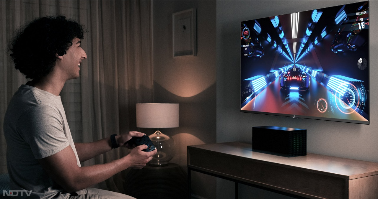 OnePlus Y1S Pro 55 inch Smart TV में 55 इंच की डिस्प्ले दी गई है, जिसका रेजोल्यूशन 3840 x 2160 पिक्सल है। इस स्मार्ट टीवी में 2GB रैम और 8GB स्टोरेज दी गई है। इस टीवी में ब्लूटूथ  5.0, वाई-फाई, यूएसबी पोर्ट, एचडीएमआई और OnePlus Connect 2.0 दिया गया है।
