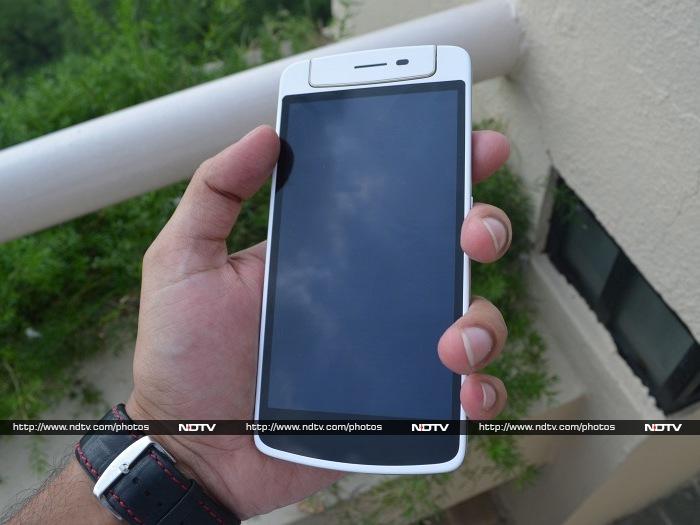 The <a href="http://gadgets.ndtv.com/oppo-n1-mini-1641">Oppo N1 Mini</a> features a 5-inch HD display with three capacitive buttons at the bottom.