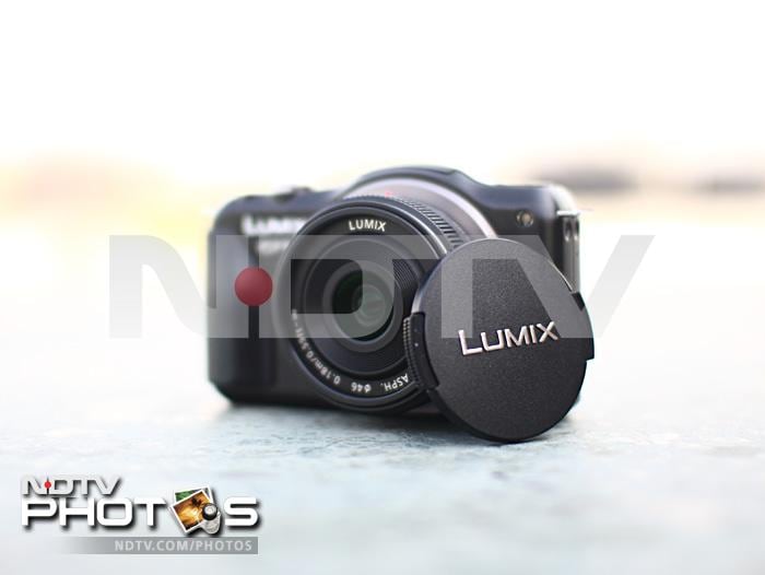 The Panasonic Lumix DMC-GF5 sports the same compact form factor as its predecessor, the GF3.