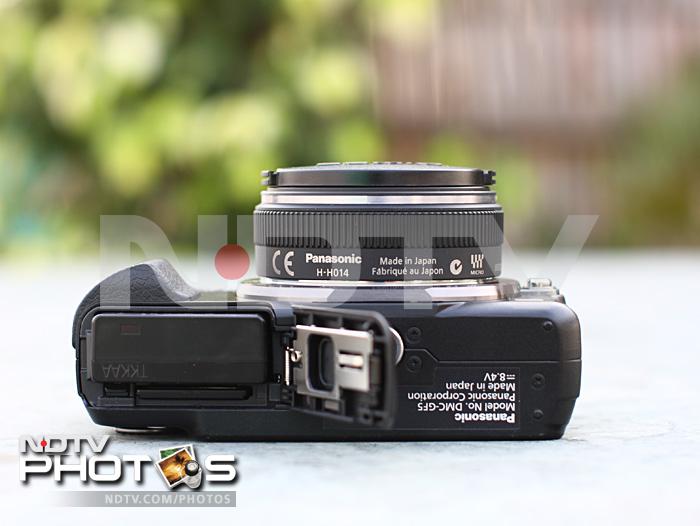 The battery and SD card are housed in the same compartment at the bottom.