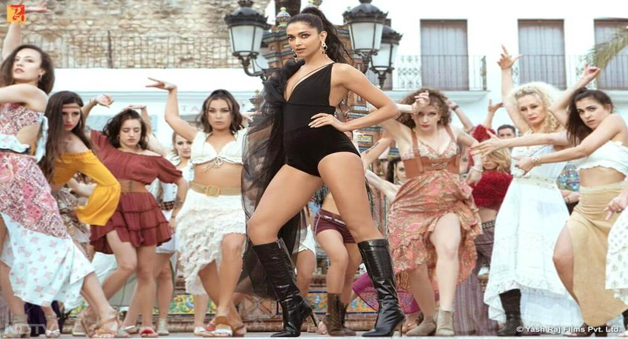 बात करें पठान के 20वें दिन यानी सोमवार के कलेक्‍शन की, तो sacnilk ने अपनी रिपोर्ट में शुरुआती अनुमान जताते हुए बताया है कि पठान ने सोमवार को बॉक्‍स ऑफ‍िस पर 4.60 करोड़ रुपये कमाए हैं।