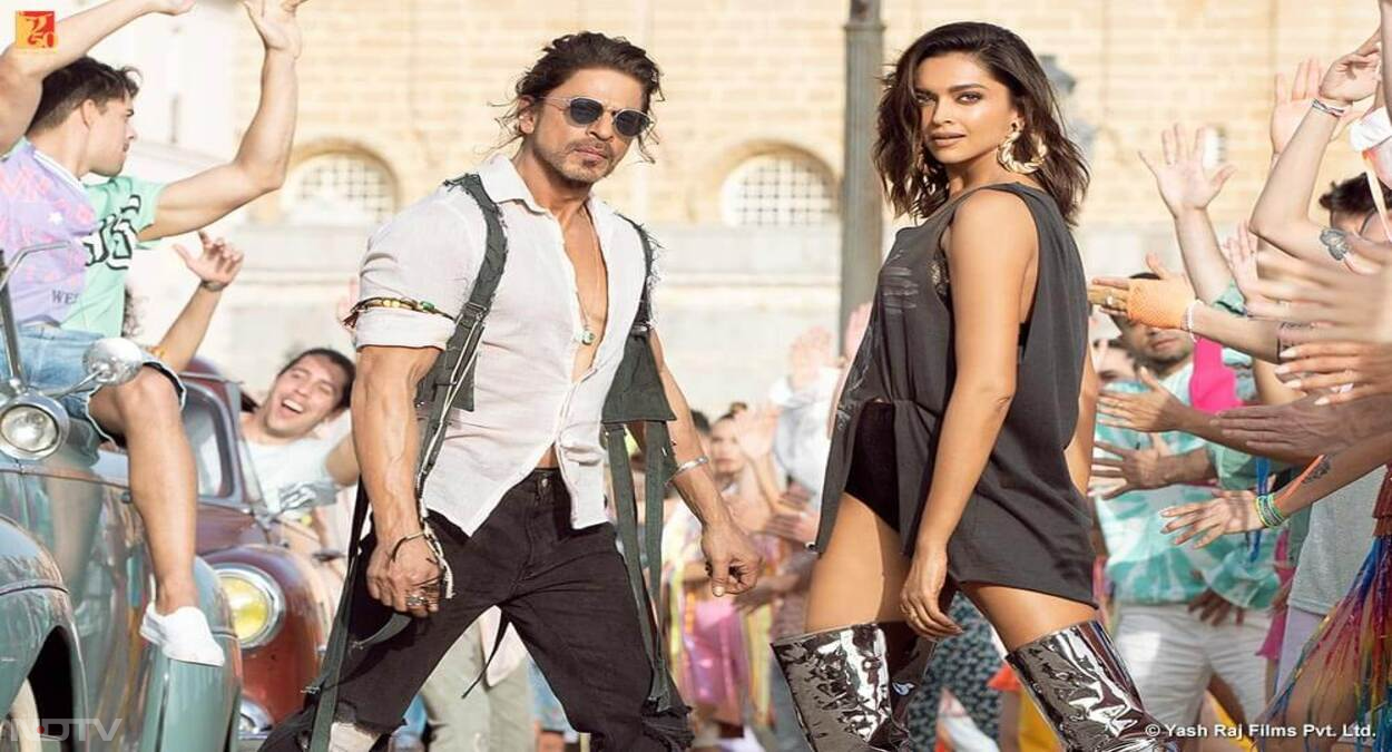 यशराज फ&zwj;िल्&zwj;म्&zwj;स की पठान ने टिकट खिड़की पर तेज शुरुआत की थी। फ&zwj;िल्&zwj;म ने 100 व 200 करोड़ कमाई का आंकड़ा कुछ ही दिनों में पार कर लिया था। अपनी रिलीज के 22वें दिन पठान ने भारतीय बॉक्&zwj;स ऑफ&zwj;िस पर 500 करोड़ रुपये जुटा लेने का रिकॉर्ड बनाया। मंगलवार को इस फ&zwj;िल्&zwj;म ने दुनियाभर में एक हजार करोड़ रुपये का आंकड़ा छू लिया। ऐसा लगता है कि मेकर्स जितना हो सके, उतना कलेक्&zwj;शन खींच लेना चाहते हैं।