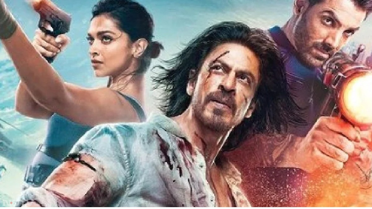 सोमवार को यशराज फ‍िल्‍म ने एक ट्वीट किया। इसमें पठान के वर्ल्‍डवाइड कलेक्‍शन की जानकारी दी गई है। यशराज फ‍िल्‍म्‍स के अनुसार, पठान ने दुनियाभर में 1048 करोड़ रुपये से ऊपर का कारोबार कर लिया है। यानी यह फ‍िल्‍म 1050 करोड़ रुपये कमाने से थोड़ी ही दूर है। यशराज फ‍िल्‍म्‍स का कहना है कि पठान भारतीय सिनेमा के इतिहास में सबसे ज्‍यादा कमाई करने वाली हिंदी फ‍िल्‍म है। हाल ही में इस फ‍िल्‍म ने बॉक्‍स ऑफ‍िस पर 50 दिन भी पूरे कर लिए हैं। तस्‍वीरें, यशराज फ‍िल्‍म्‍स की ऑनलाइन गैलरी से।