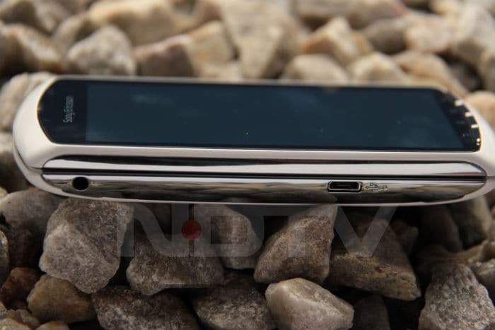 The placement of the headphones jack and the micro USB port has also been adjusted to suit a more gaming ergonomic need. Switch to using the device as a smartphone or music player, and you will realize that their placement isn't the best. (Photo:Dr. Sanjay Nigam)