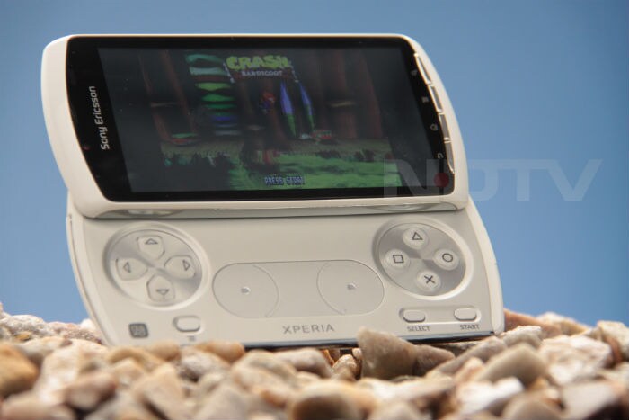 Sliding the screen up reveals the ?Dual Shock? like controller, similar to the Sony PlayStation Go gaming console. It also features the usual six-axis motion controls that allow controlling games by moving the controller in different directions.(Photo:Dr. Sanjay Nigam)