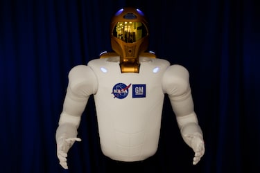 Spacewalking robot, sends tweets