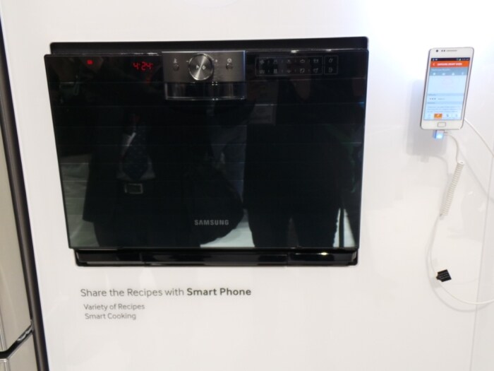 Share the recipes with smartphone.(Image credit: Rajiv Makhni)