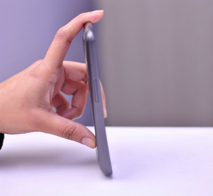 The teardrop form factor of the device is not only unique but feels very comfortable. The device is seamless to use in landscape and portrait mode.
