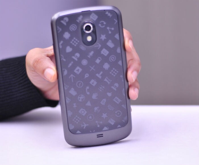 The rear panel of the device feels a little flimsy and, design-wise, won't appeal to all. The culmination of app icons gives the device a semblance of a child's toy! The rear of the device also houses the 5MP camera with an LED flash that is also capable of shooting video in 1080p.