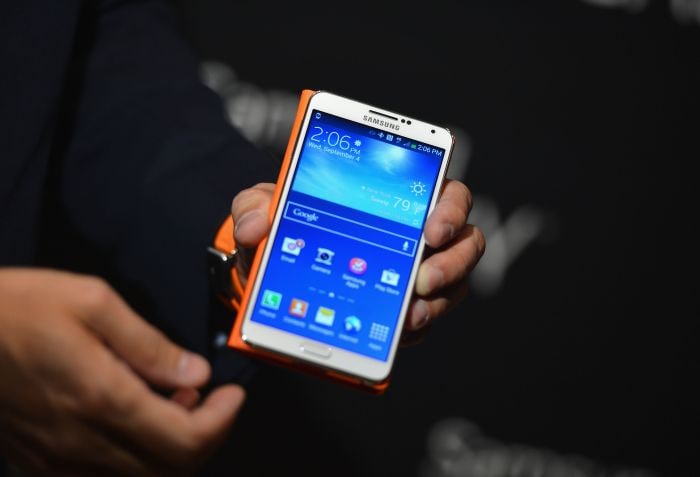 <a href="http://gadgets.ndtv.com/samsung-galaxy-note-3-1019">Samsung Galaxy Note 3</a> comes with a 5.7-inch full-HD Super AMOLED display.