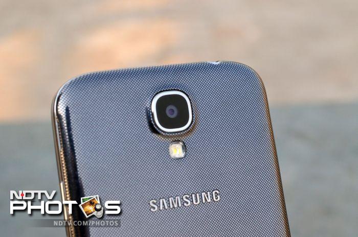 The Galaxy S4 sports a 13-megapixels rear shooter.