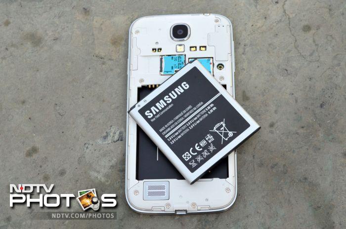 Galaxy S4 has a 2,600 mAh battery.