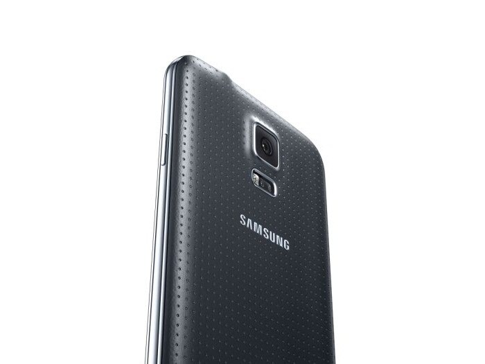 <a href="http://gadgets.ndtv.com/samsung-galaxy-s5-1323">Samsung Galaxy S5</a> comes with 16GB in-built storage which can be further expanded up to 64 GB.