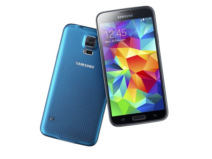 <a href="http://gadgets.ndtv.com/samsung-galaxy-s5-1323">Samsung Galaxy S5</a> comes with Android 4.4 KitKat and a new version Samsung's TouchWiz interface.