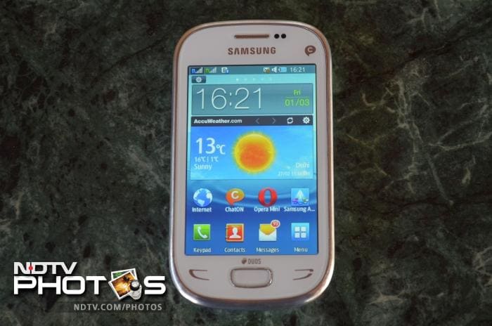 The Rex 90 has a 3.5-inch capacitive HVGA display with a resolution of 480 x 320 pixels.