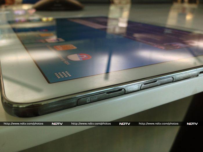 A massive 9,500mAh battery is required thanks to the enormous screen and powerful internal components.