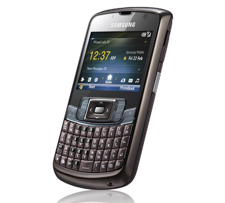 What sets Omnia PRO B7320 apart from its other Omnia brother are the social networking applications like Facebook and MySpace as well as instant messaging support.
