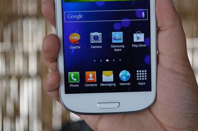Samsung has included the three button layout with a physical button and two capacitive buttons in the smartphone.