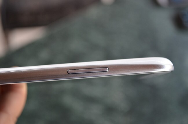 The volume rocker is situated on the left of the smartphone.
