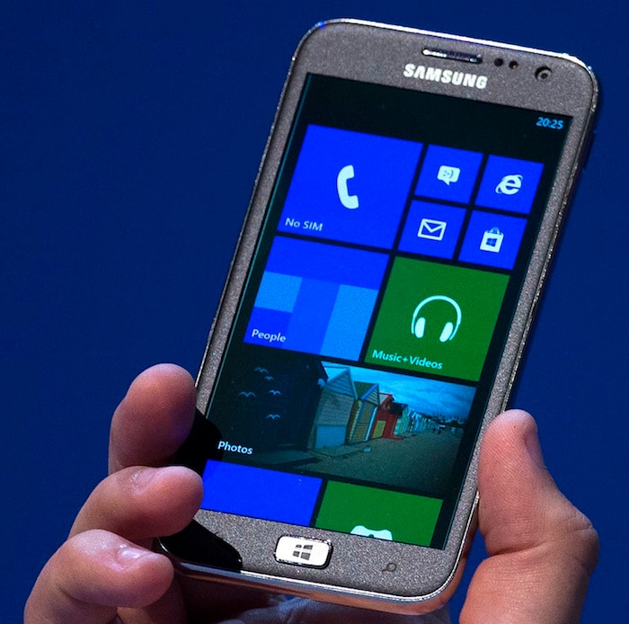 The Samsung ATIV S comes with a 4.8-inch HD Super AMOLED display.
