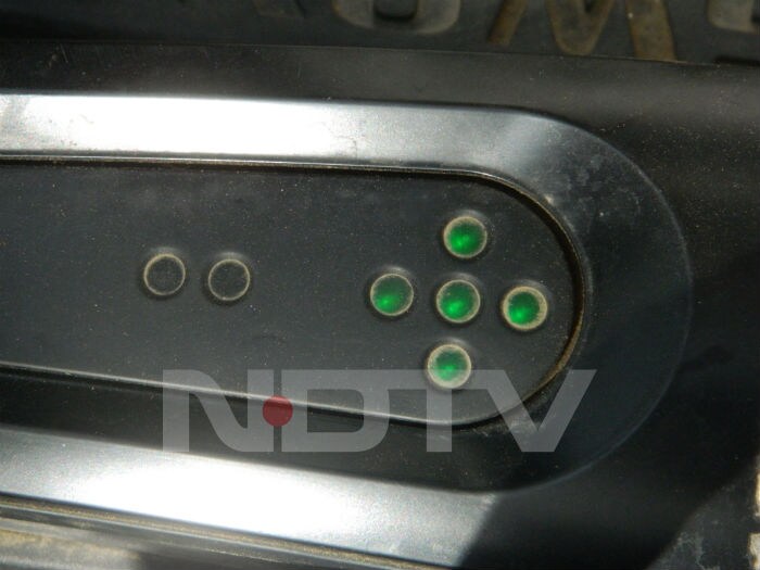 Light sensors on the floor of the device indicate the current state of the Segway. Green signifies that the device is ready to use. Red signifies that the device has been turned off.