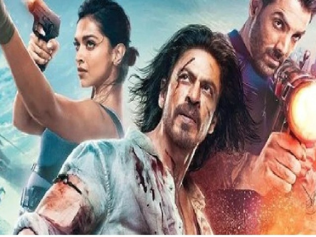 Pathaan : शाहरुख खान की पठान ने दुनियाभर में कमा डाले 924 करोड़ रुपये! सलमान खान की इस फ‍िल्‍म को पछाड़ा