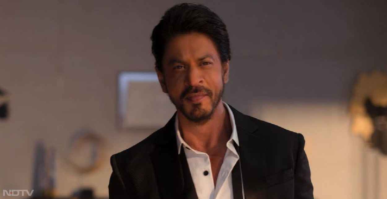 फ‍िल्‍म जवान में कई बड़े सितारे काम कर रहे हैं। मीडिया रिपोर्टों के अनुसार, इनमें नयनतारा और विजय सेतुपति प्रमुख नाम हैं। यह खबर भी है कि जवान में थलपति विजय एक रोमांचक कैमियो कर रहे हैं। फ‍िल्‍म के निर्देशन की कमान ‘एटली' के हाथों में है। इंडस्‍ट्री को उम्‍मीद है कि पठान की तरह ही जवान भी ब्‍लॉकबस्‍टर साबित होगी।