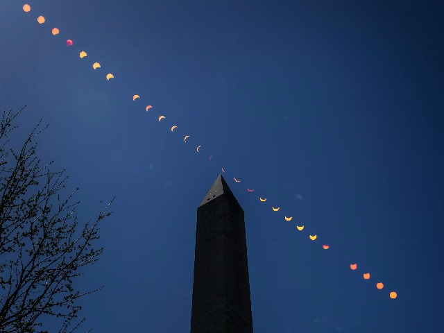 Photo : Solar Eclipse 2024 : पूर्ण सूर्यग्रहण की 10 बेहतरीन तस्‍वीरें