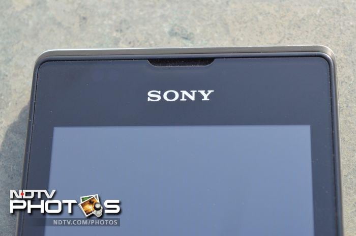 The earpiece is placed above the screen along with Sony branding.