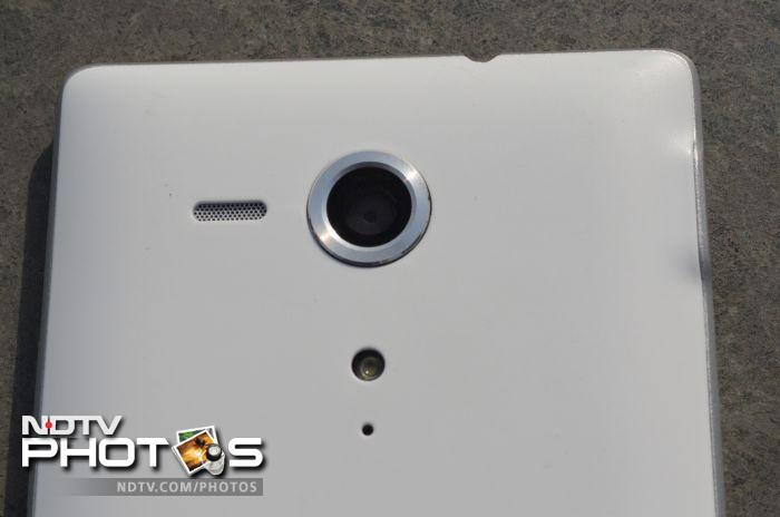 The back of the phone has a speaker grill along with an 8-megapixel auto focus shooter with LED Flash.