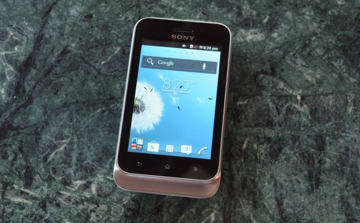 Sony Xperia tipo has a 3.2-inch TFT display with 480x320 pixel resolution.